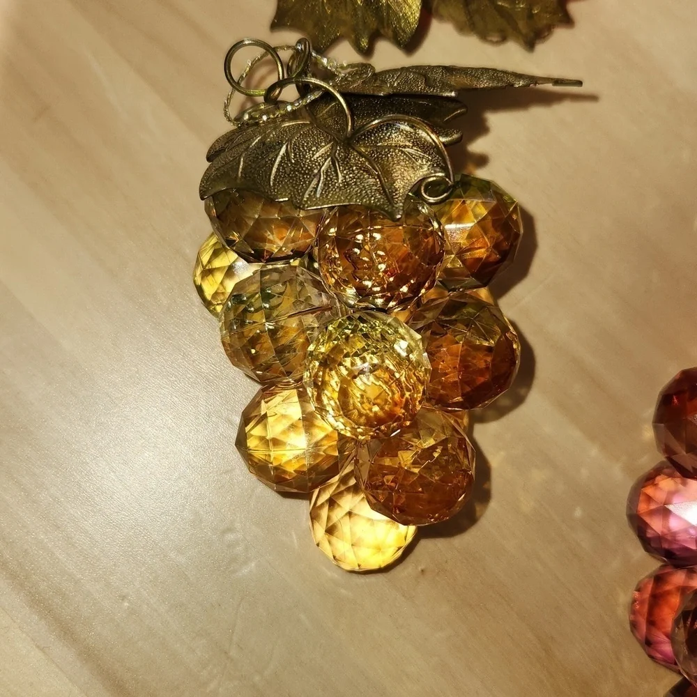 Lot of 7 Vintage MCM Acrylic Lucite Faceted Colored Grape Clusters with leafes